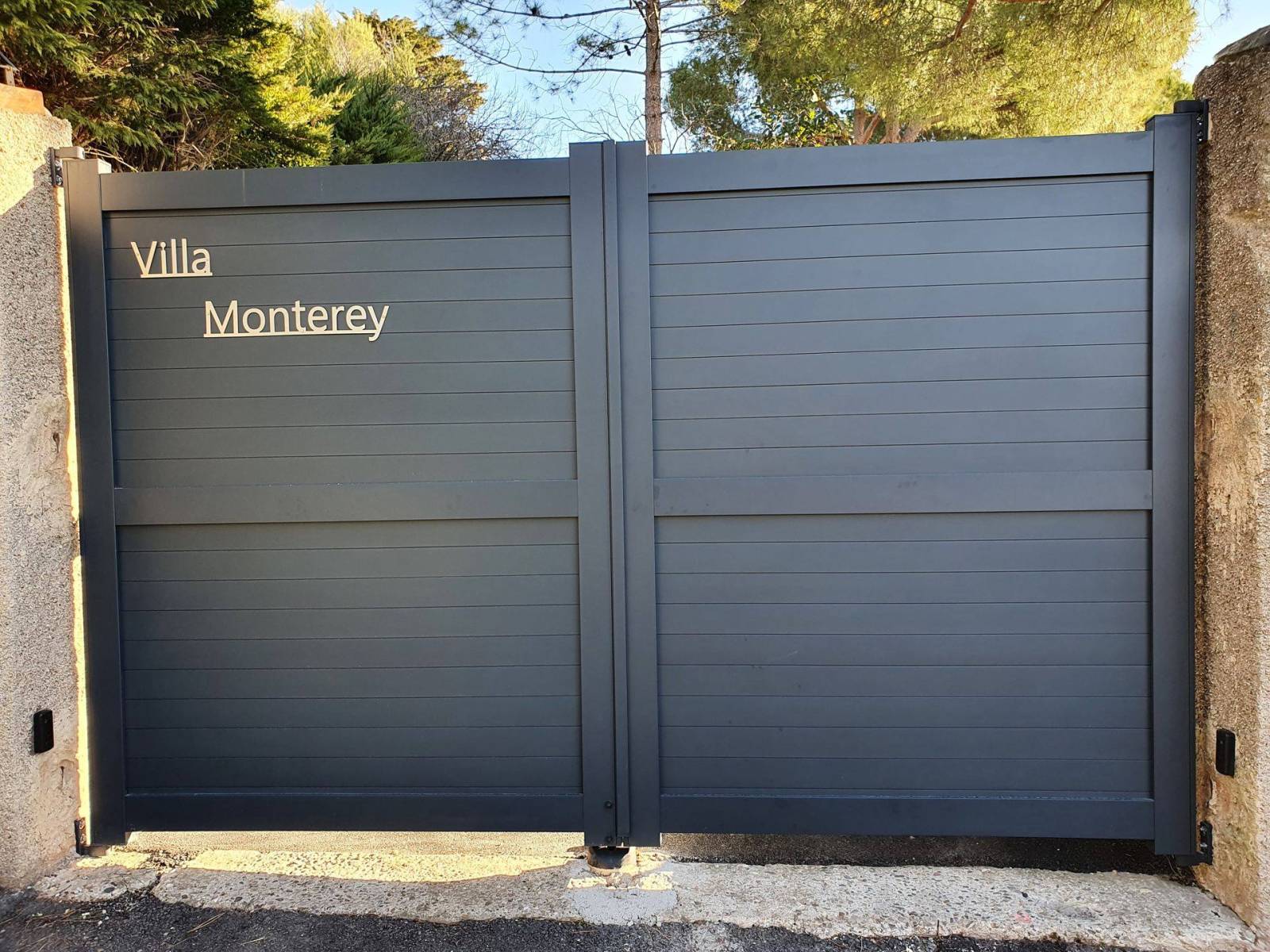 Portail aluminium gris anthracite avec motorisation 3MX1.8M sur Sète dans l'Hérault 34 