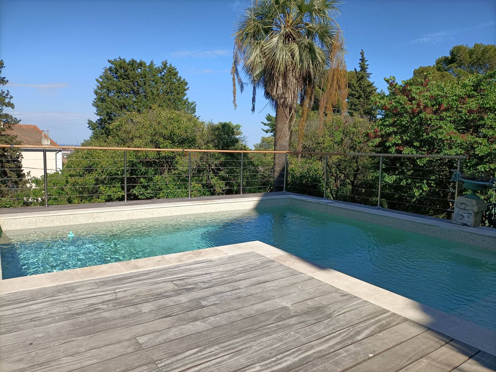 Garde corps inox pour tour de piscine dans une villa de Sète proche de Montpellier dans l'Hérault 34