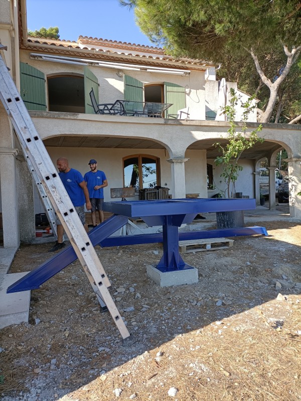 escalier et garde corps fer et bois exotique sur toit terrasse de Sète et basin de Thau 34