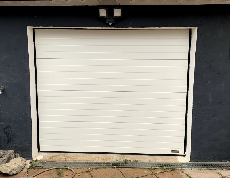 Remplacement porte de garage sectionnelle basculante à Frontignan proche de Sète dans le 34