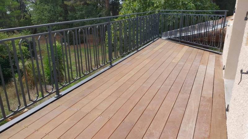  garde corps en fer forgé sur une villa de Bouzigues proche de Sète  