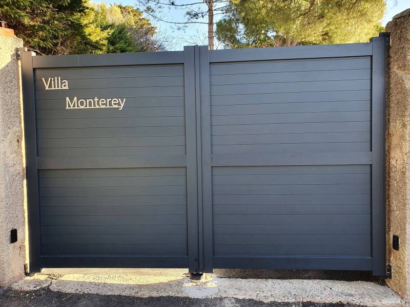 Portail aluminium gris anthracite avec motorisation 3MX1.8M sur Sète dans l'Hérault 34 