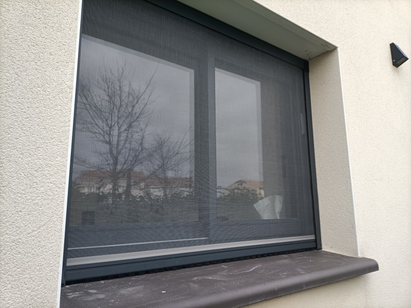 Pose de moustiquaire sur mesure en aluminium horizontal et latéral  frontignan