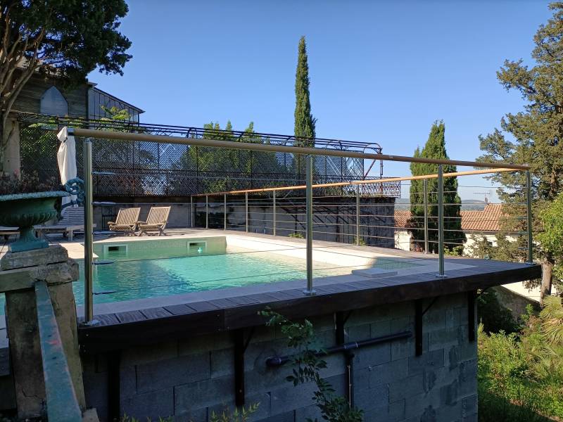 Garde corps inox pour tour de piscine dans une villa de Sète proche de FRONTIGNA dans l'Hérault 34