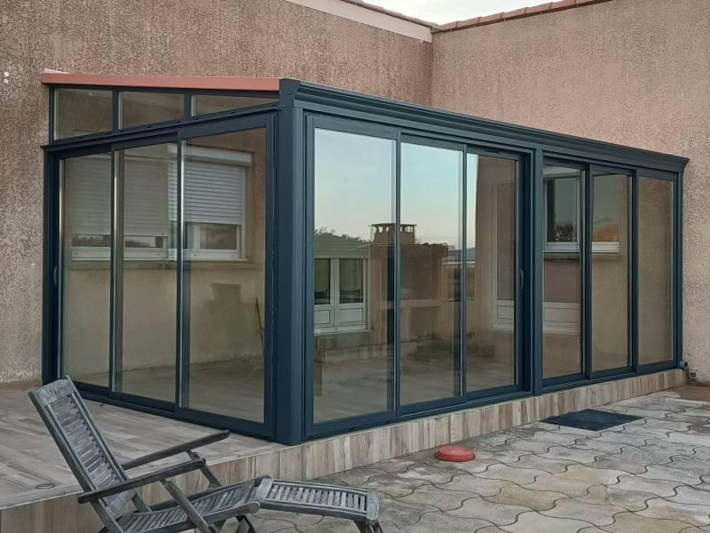Véranda aluminium gris anthracite pour gagner en superficie chez client de Frontignan plage proche de Sète 