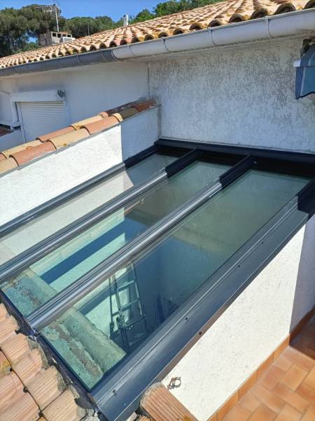 Création de puit de lumière avec une verrière chez un client de Sète bassin de Thau dans l'Hérault 34