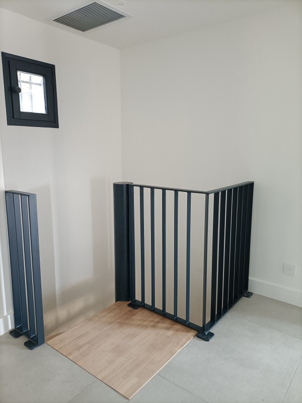 création d'un garde corps et escalier en colimaçon en ferronneries a Sète dans l'Hérault 