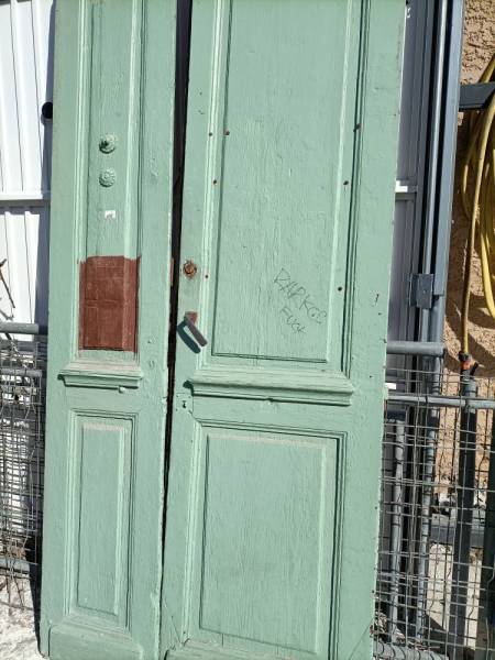 porte avant notre installation euro serrurerie Sète  